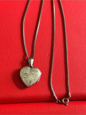 Sterling Silver Heart Locket Necklace – Silver